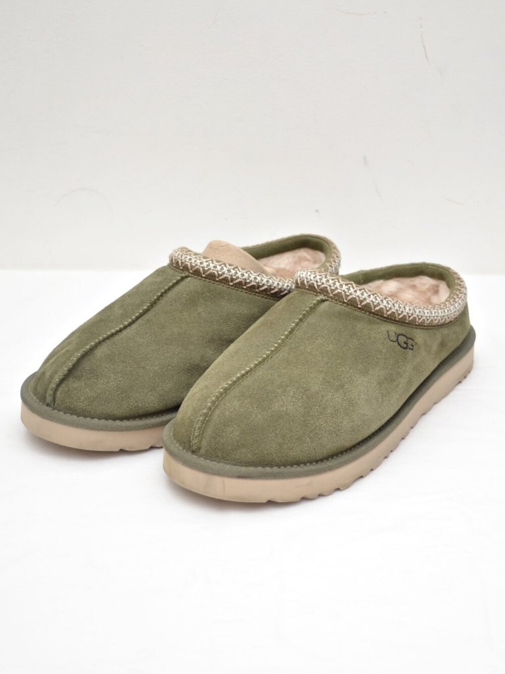 UGG Tasman 5950 Men's Size 11 Pre Owned - used once
